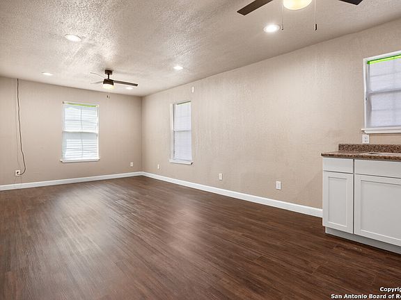 3rd image of 243 BEATRICE AVE