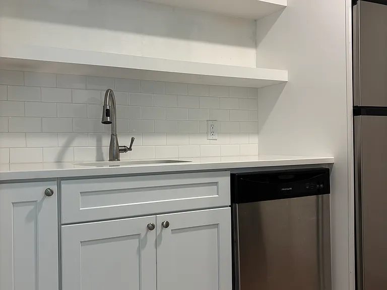 146 Jackson St #10 — Photo 4