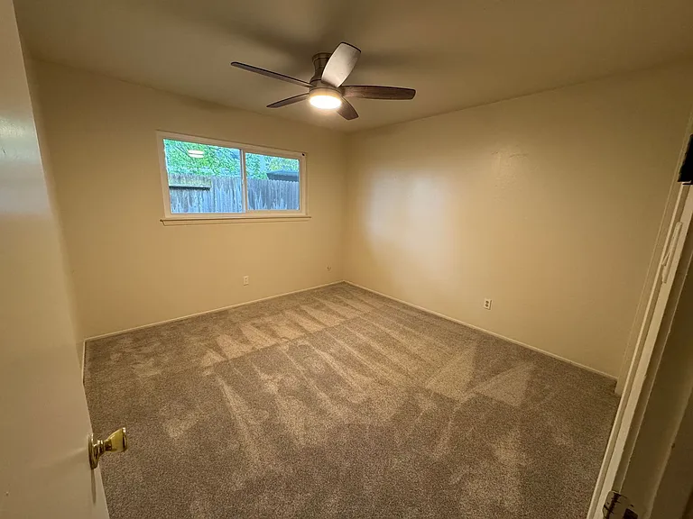 Mulberry Court Apartments — Photo 13