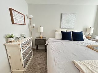 17W682 Butterfield Rd #1, Villa Park, IL 60181