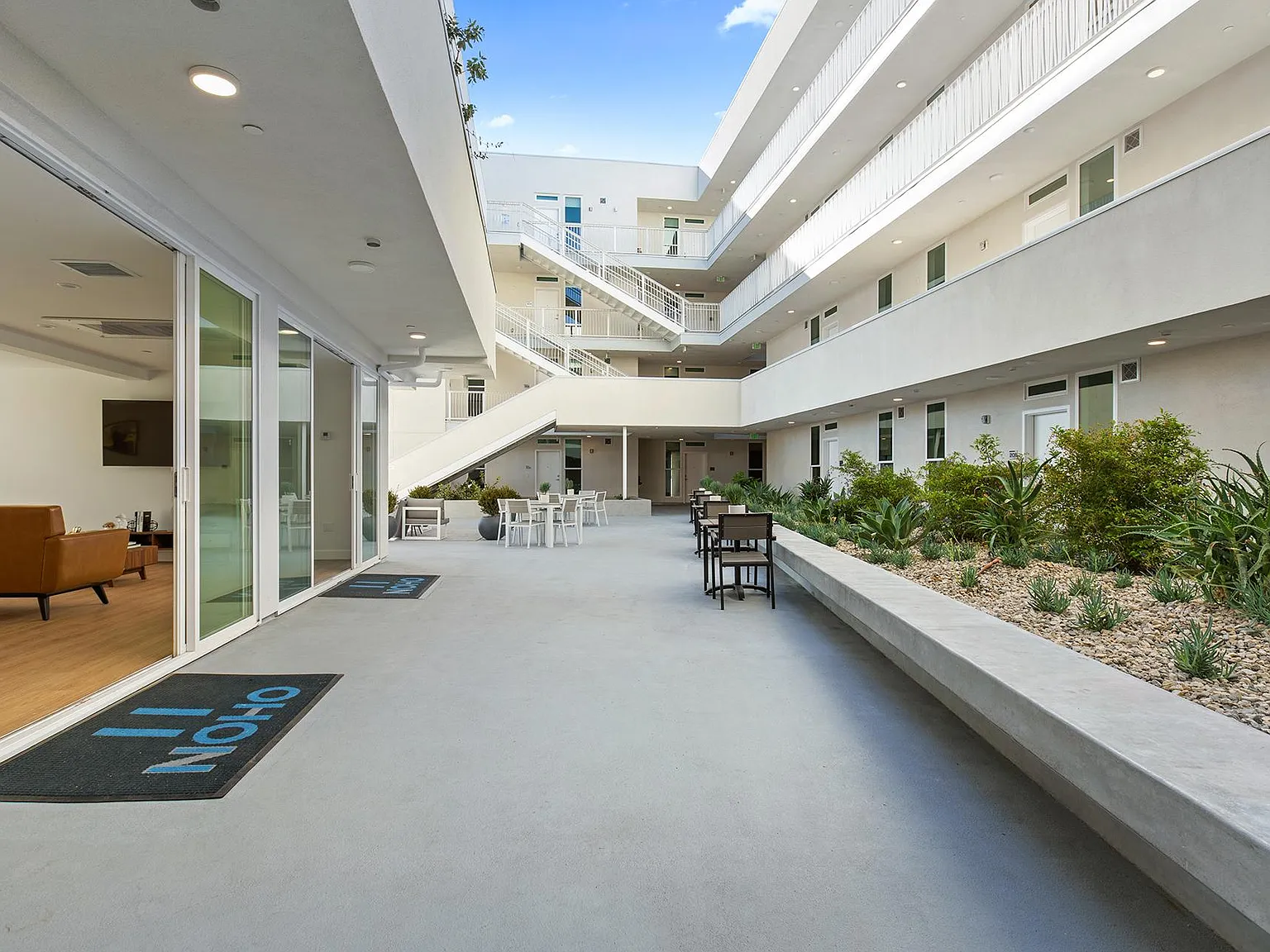 11NOHO APARTMENTS — Photo 4