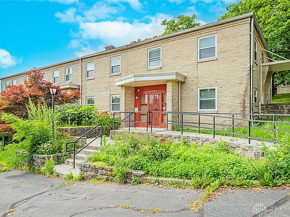 2nd image of 220 W Siebenthaler Ave