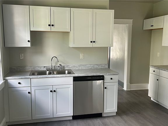 3rd image of 18 E 2nd St