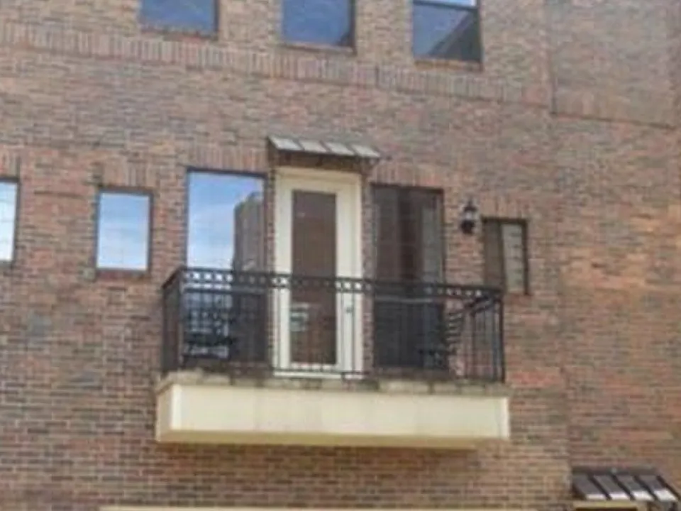 1409 Saint Emanuel St #C