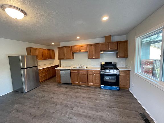 3rd image of 1835 NE Hillaire Ct #A