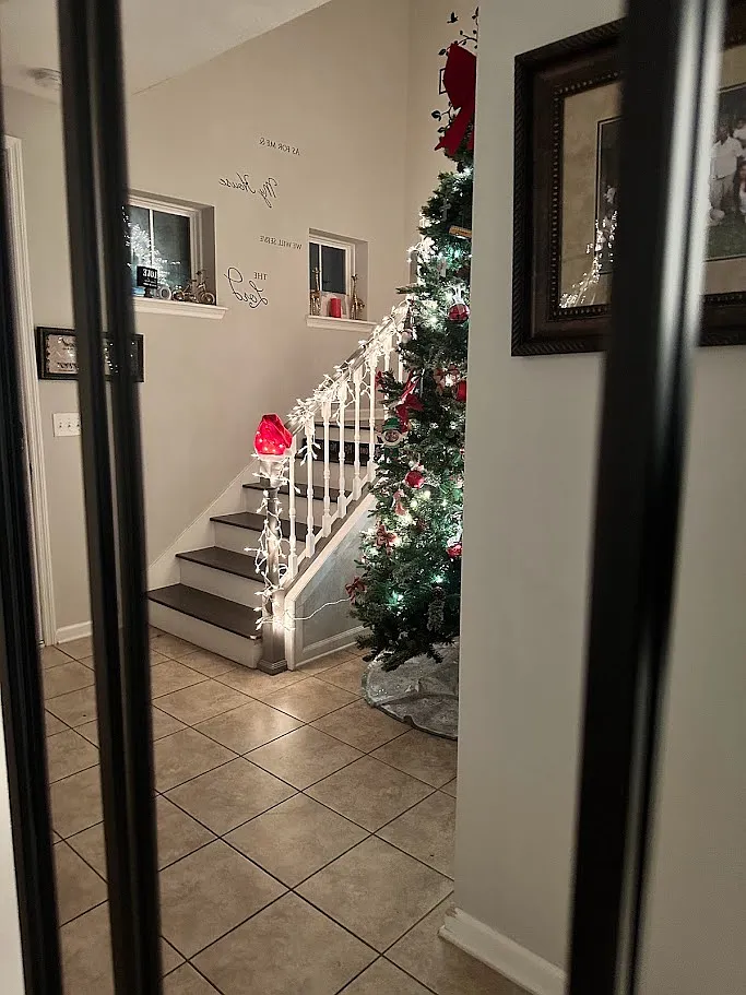 4 bed, 2.5 bath, 2962 sqft, $3,900 — Photo 2