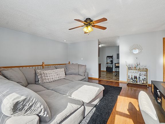 4th image of 15348 S Holly Ct #B
