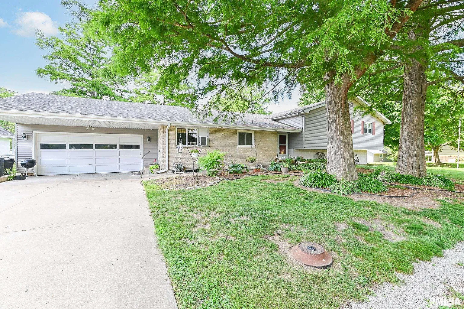 201 S Oak St photo 1