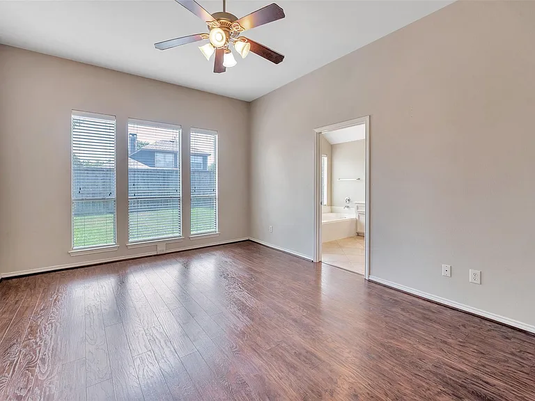 871 Falling Springs Ln — Photo 14