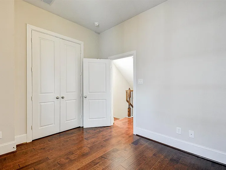 720 N Shepherd Dr — Photo 22