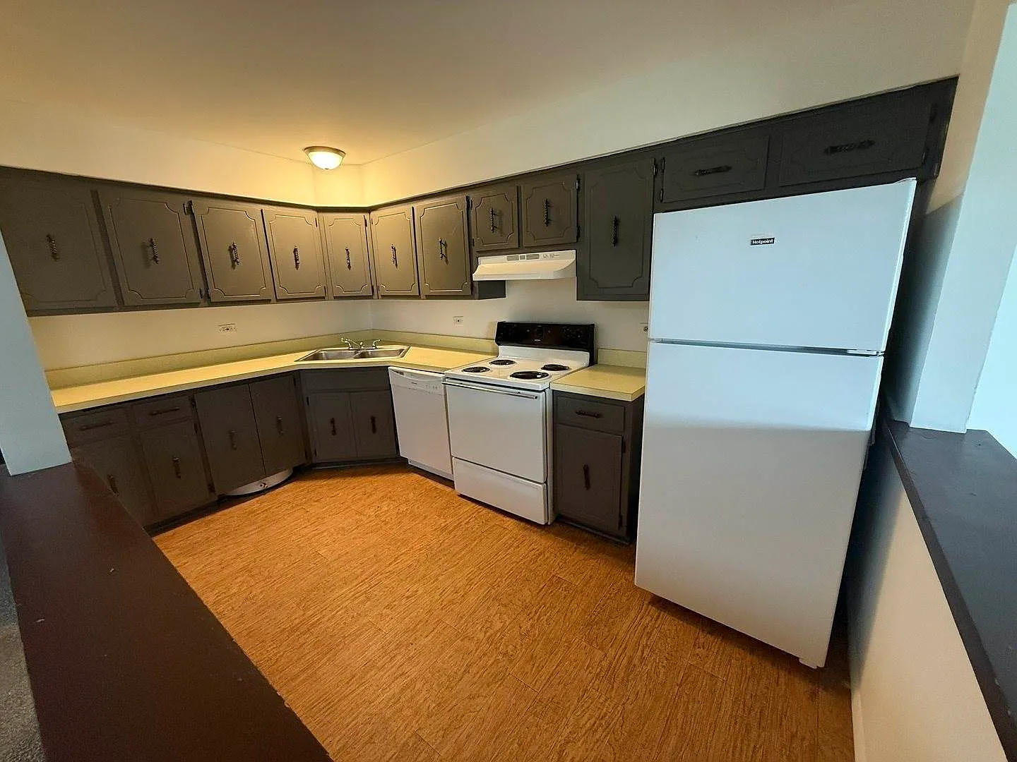2 bed, 1000 sqft, $1,650 — Photo 2