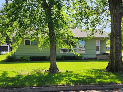 423 S Clayborn Ave, Parkers Prairie, MN, 56361