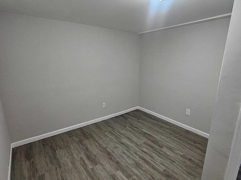 420 Macdougall Dr — Photo 7