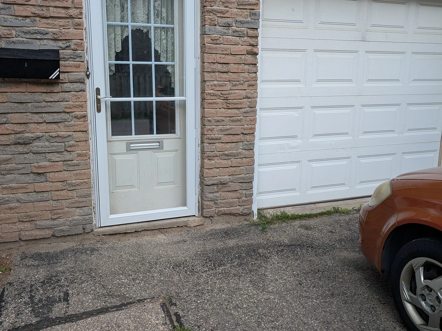 3 bed, $2,500 — Photo 2
