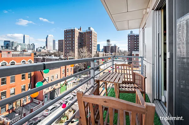 Sold by Triplemint | media 10