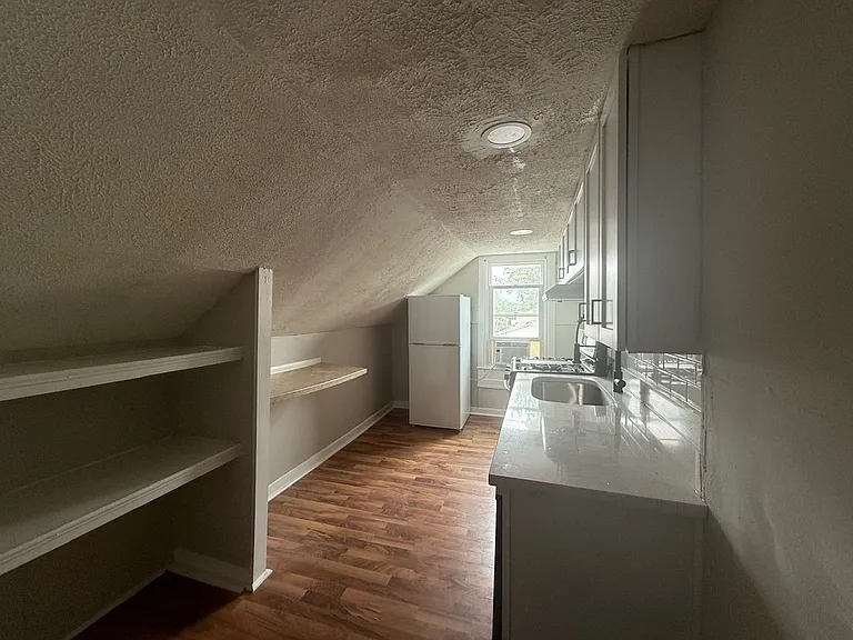 80-82 North 5th Avenue — Photo 12