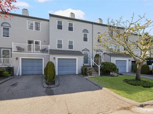 1 Willow Glen Cir APT 25, Warwick, RI 02889