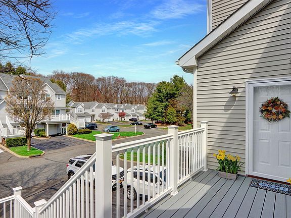 3rd image of 95 Leeward Ln