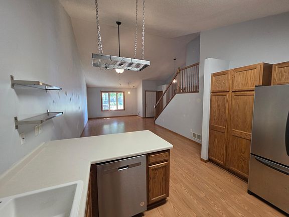 4th image of 832 Matthew Dr