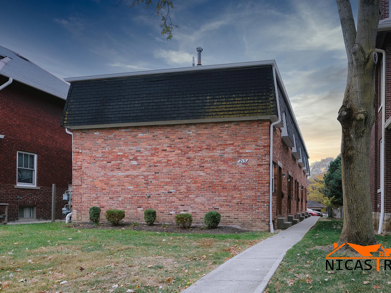 215 East Lane Avenue - A — Photo 4