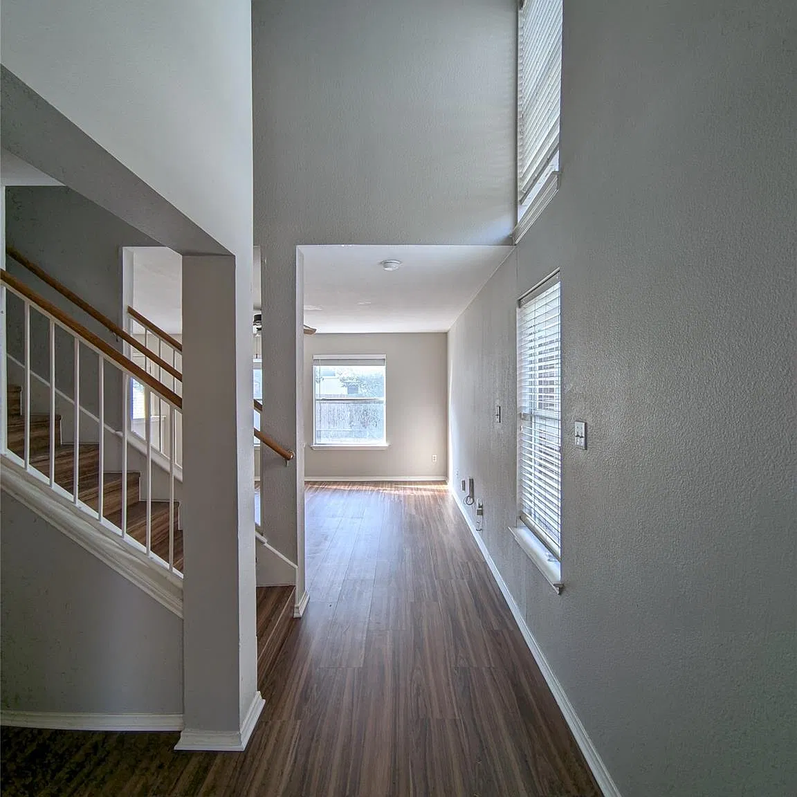 4 bed, 2.5 bath, 1990 sqft, $1,895 — Photo 3