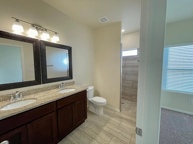 7165 Meridian St — Photo 24
