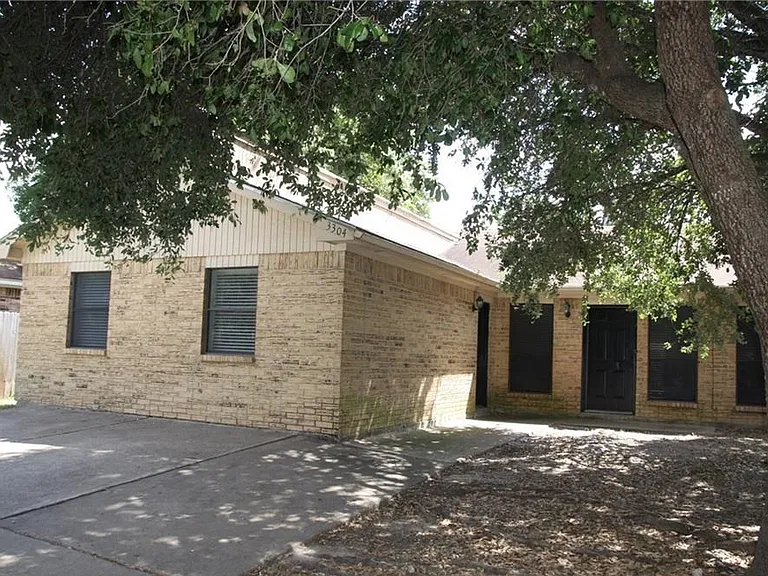 3304 Coastal Dr — Photo 4
