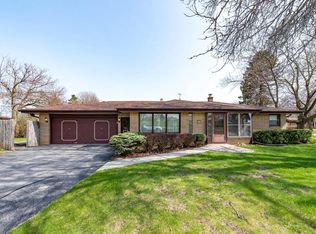 325 Willow Ln, South Milwaukee, WI 53172