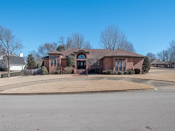 2nd image of 2805 E Brandon Cir