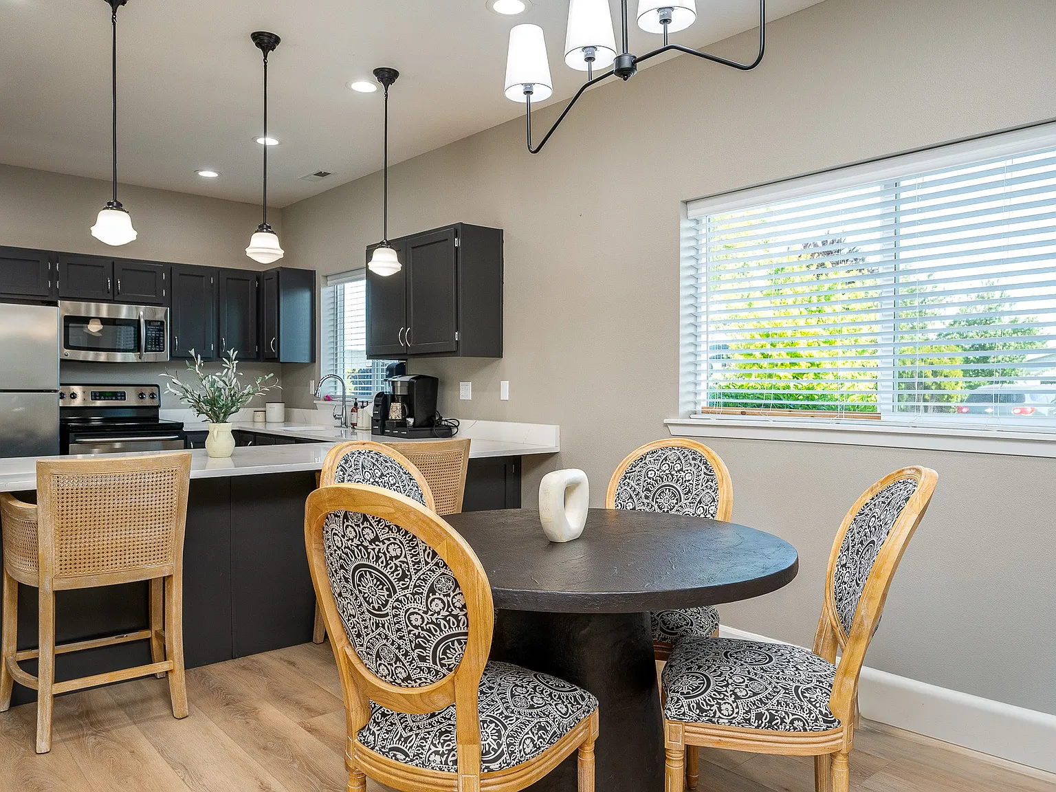 Center Pointe Apartments — Photo 3