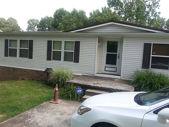 Front view of property.