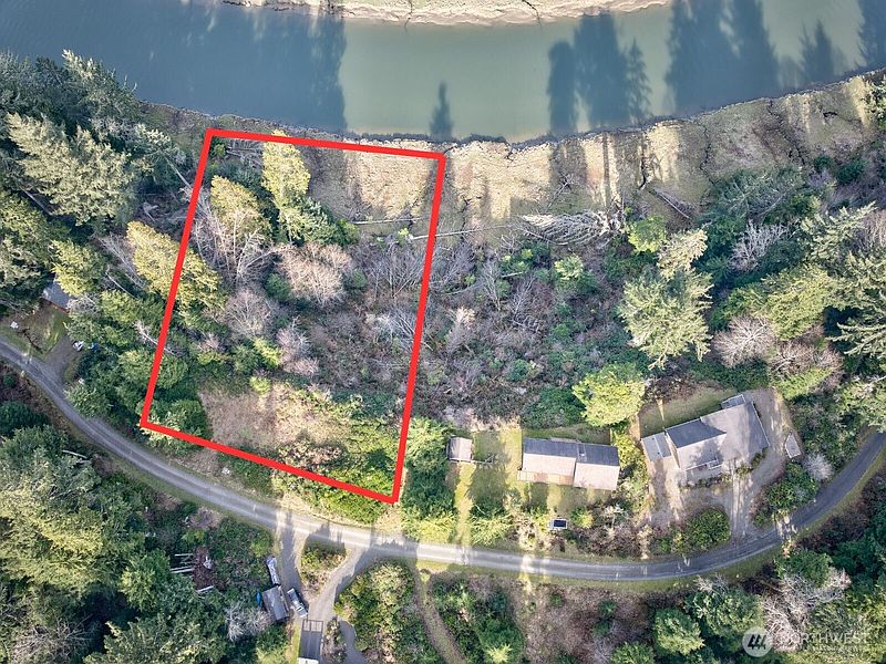 2nd image of 26 Lynn Point Lane