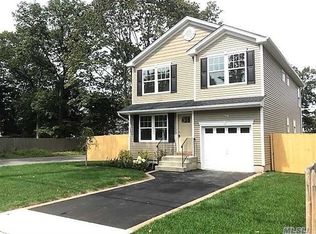 302 County Line Rd, Amityville, NY 11701