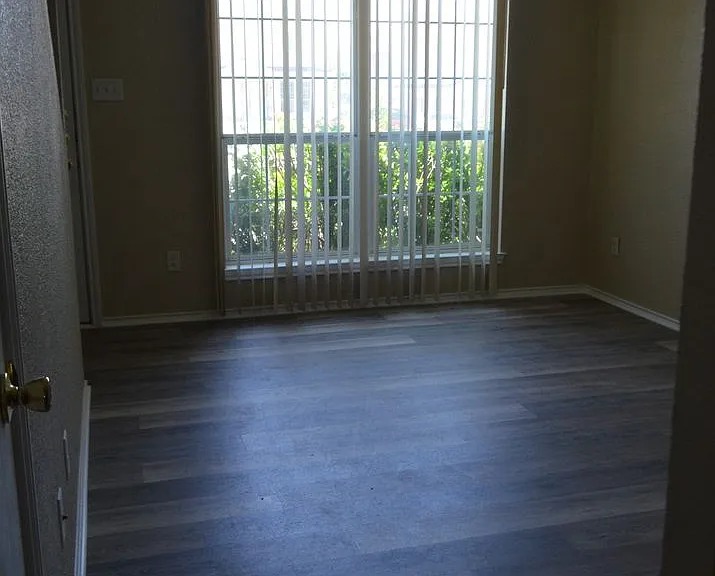 4504 Mattie — Photo 3