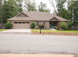 1 Norman Ln, Bella Vista, AR 72714