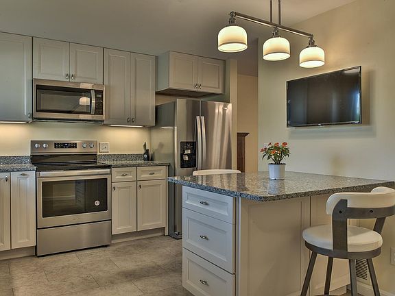 4th image of 9 Skyview Cir #9