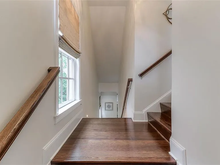 1317 Dover Cir NE — Photo 4