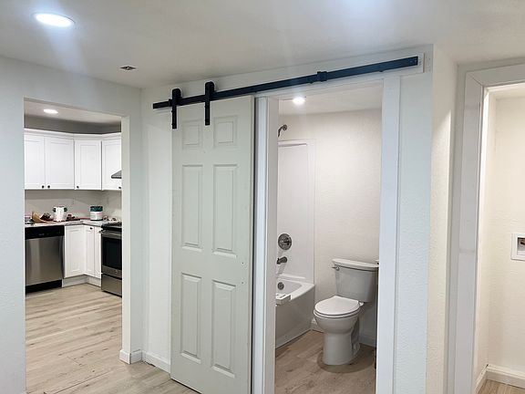4th image of 127 Brown St #B