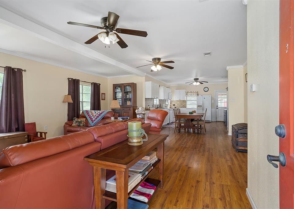 429 W 4th St, Flatonia, TX 78941 MLS 10310664 Zillow