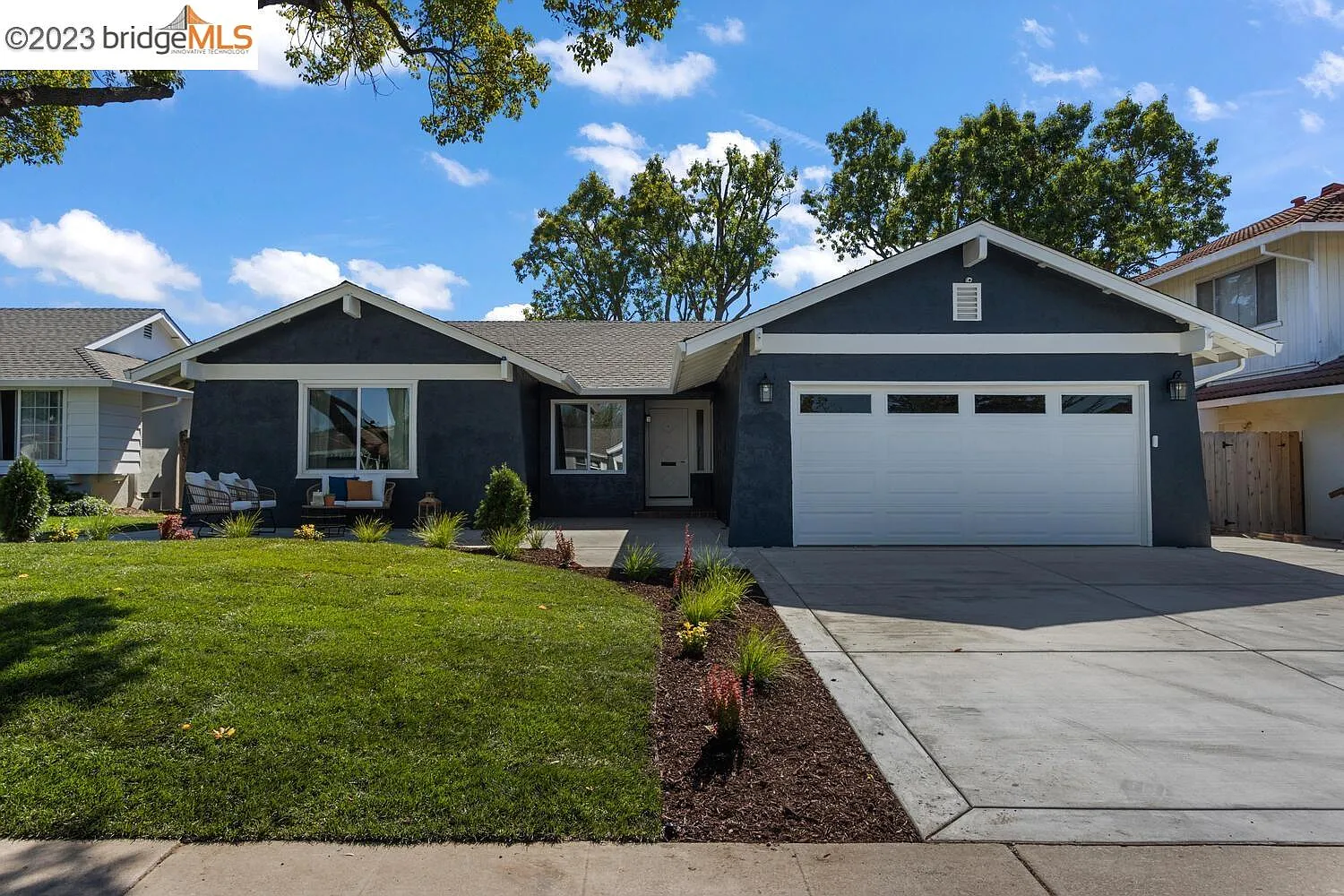 845 Sunset Dr photo 1