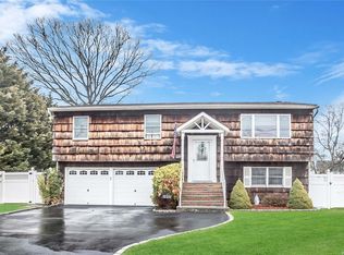 234 McCall Ave, West Islip, NY 11795