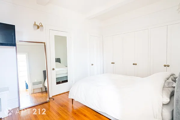 Rented by APT212 INC | media 15