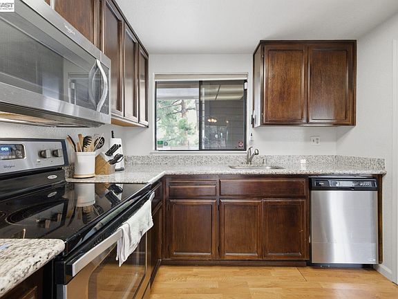 4th image of 1701 Calais Ct