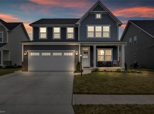 36275 Lands End Dr, North Ridgeville, OH 44039