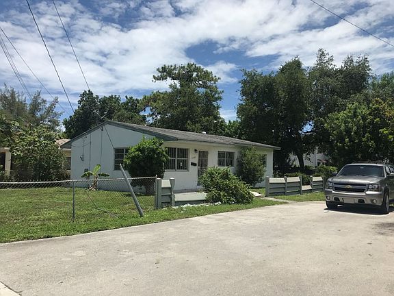 3rd image of 15101 NE 15th Ct