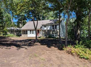 1030 Atateka Rd, Niskayuna, NY 12309