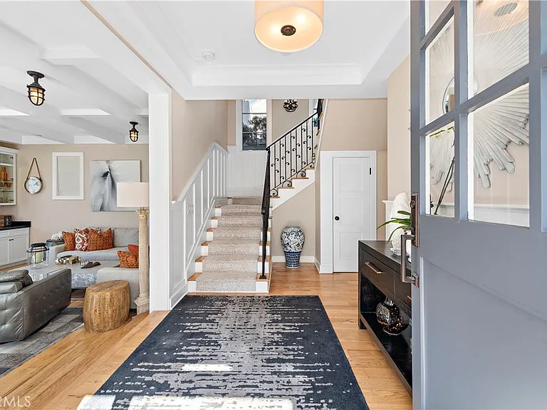 212 Marguerite Ave — Photo 5