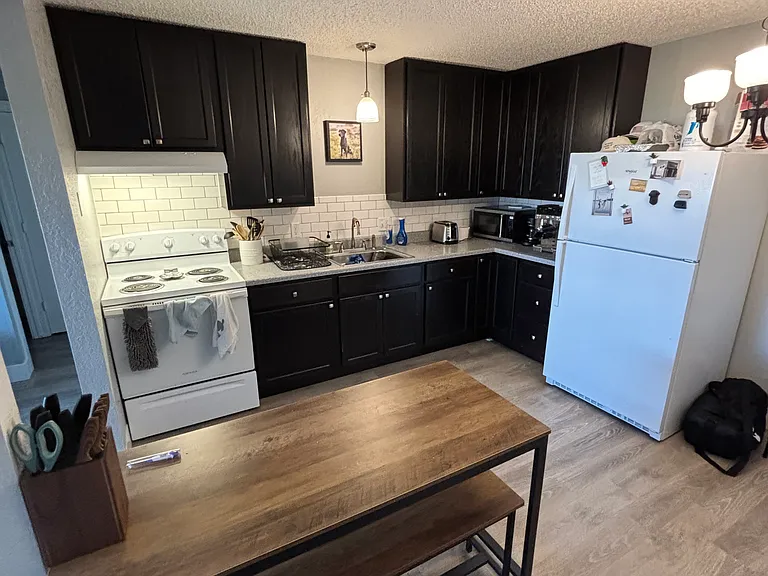 130 Sweetwater St #8 — Photo 1