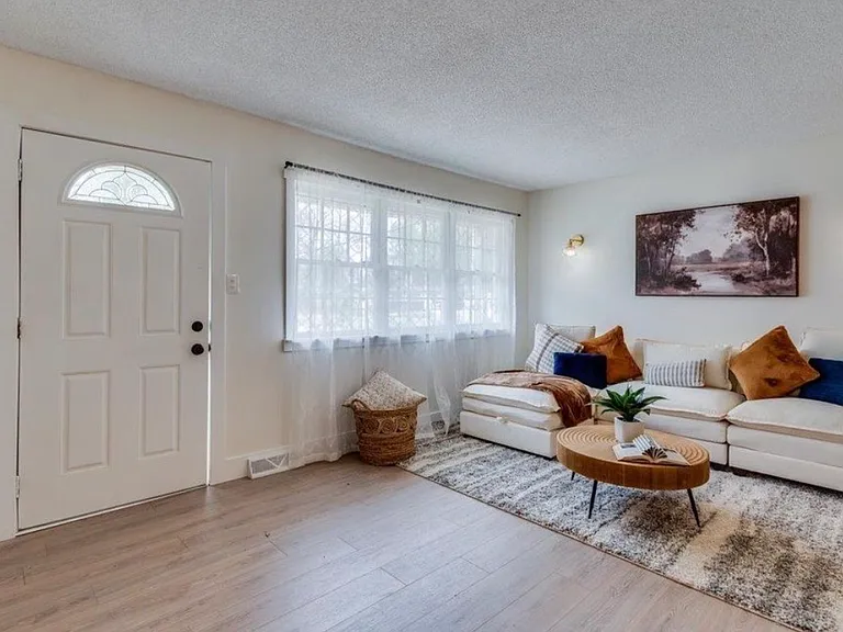 565 S Circle Dr — Photo 9