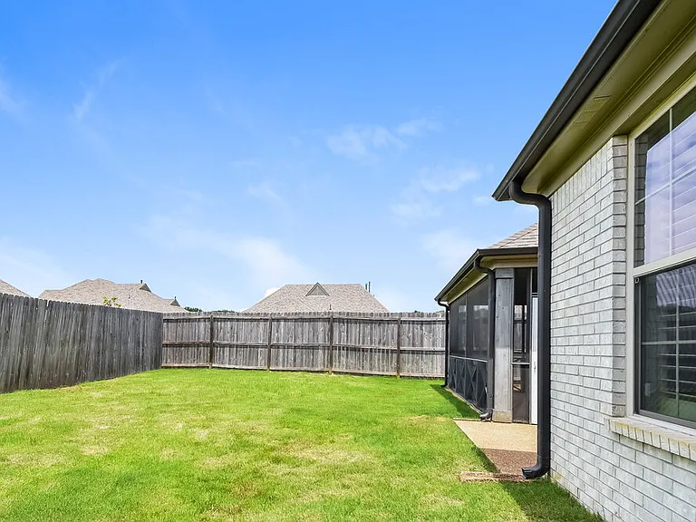 430 Hidden Meadows Cv — Photo 16